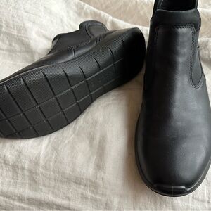Ecco soft 5 booties. Size 38 black leather. Hardly worn, perfect.